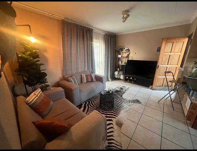 2 BEDROOM PROPERTY TO RENT IN GREENHILLS